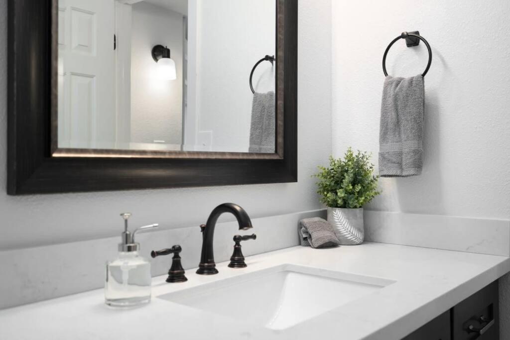 Fab Phx Getaway W/ Pool & Fire Pit Βίλα Φοίνιξ Εξωτερικό φωτογραφία
